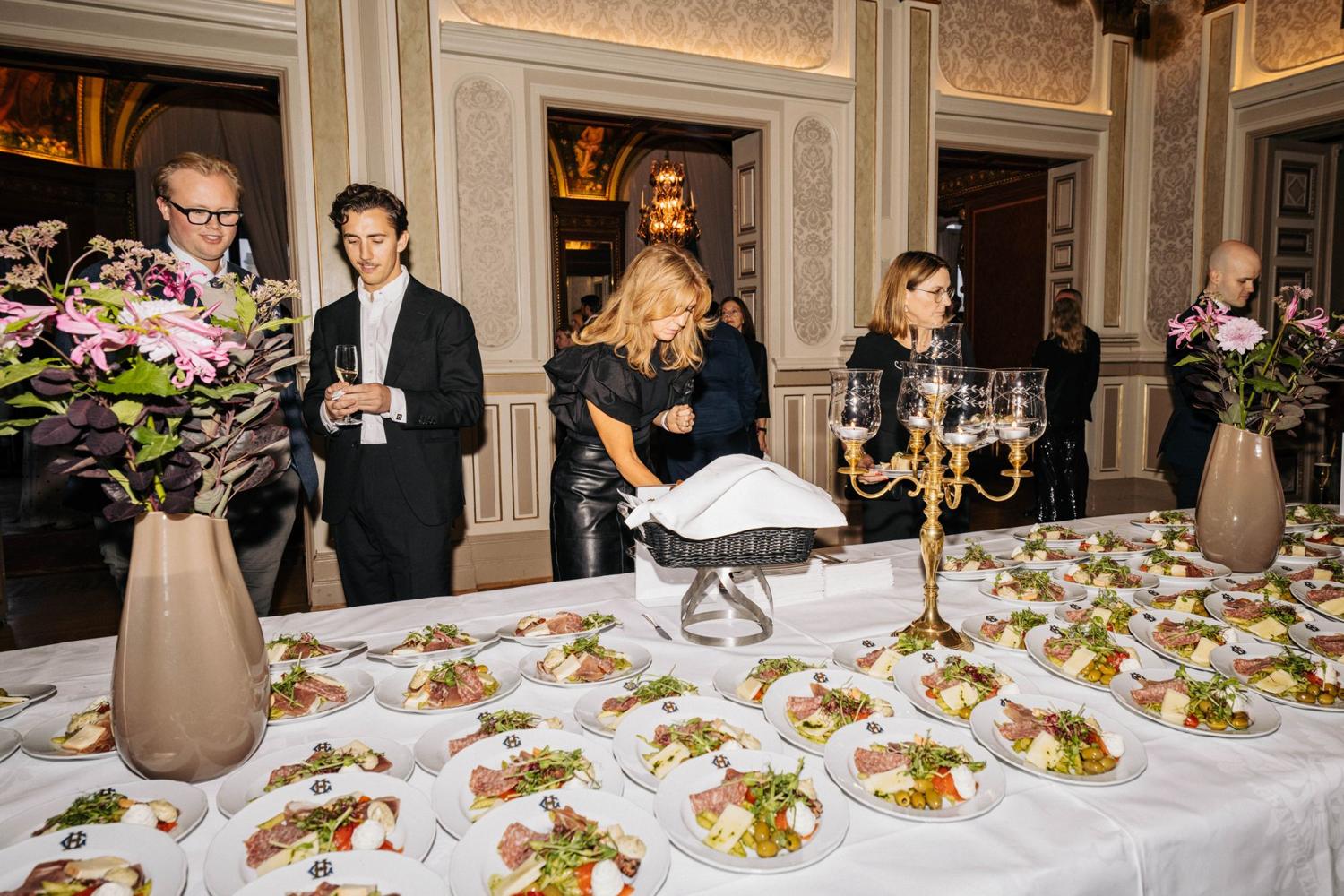 Mingelmiddag i Royals